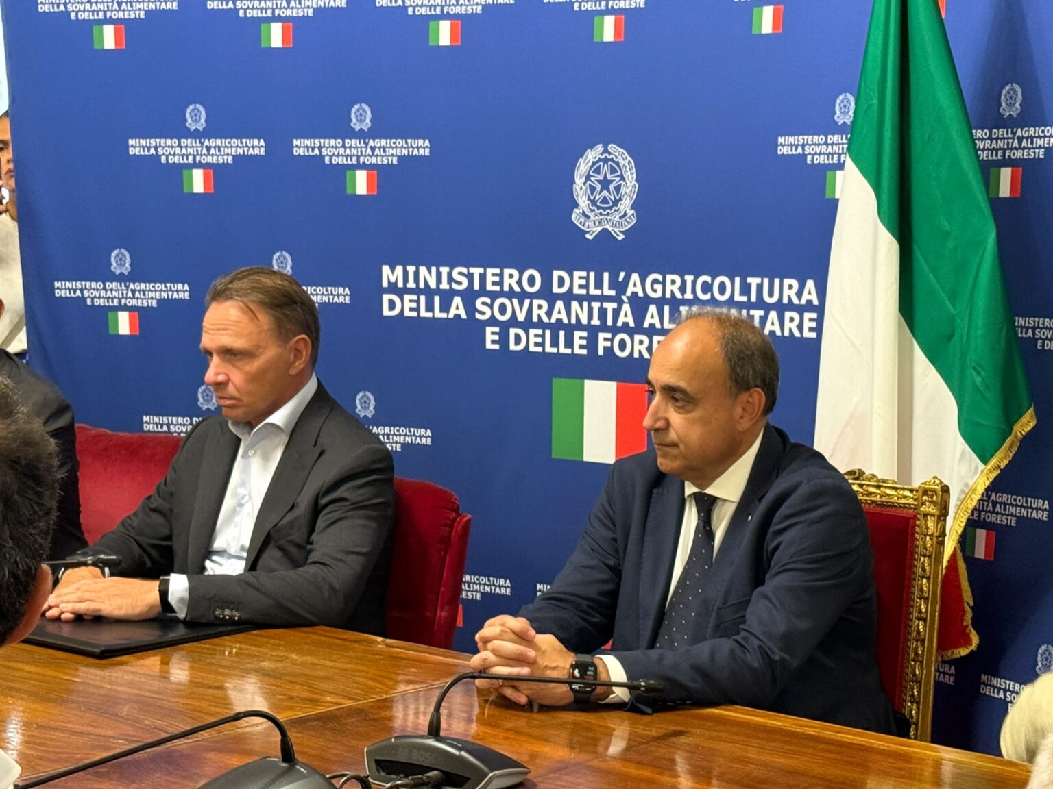 Olio: 40 milioni ai frantoi veri, Coldiretti incontra il Ministro, contro le speculazioni sull’extravergine che danneggiano salute dei cittadini e reddito agricoltori